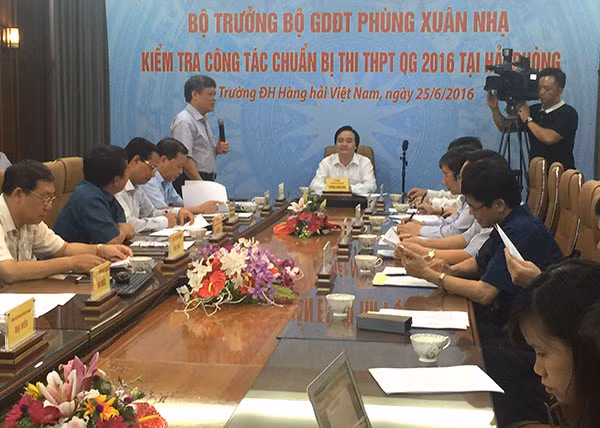 Bộ trưởng Phùng Xuân Nhạ làm việc với Ban chỉ đạo kỳ thi THPT quốc gia TP Hải Phòng.