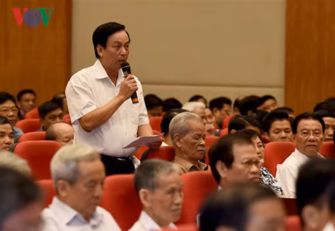 Cử tri nêu những vấn đề quan tâm tới Đoàn đại biểu Quốc hội TP Hải Phòng. Cử tri nêu những vấn đề quan tâm tới Đoàn đại biểu Quốc hội TP Hải Phòng.