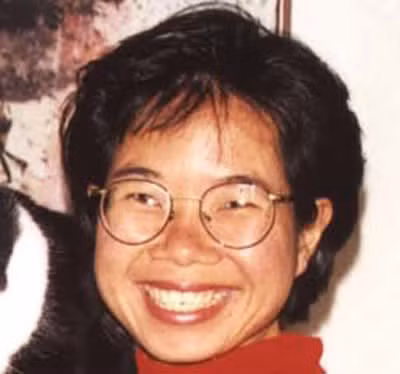 Bà Phạm Tú Anh (1959-2001), sống tại thành phố Princeton, bang New Jersey, làm việc cho Fred Alger Management, bị thiệt mạng tại Trung tâm thương mại thế giới khi hai chiếc máy bay đâm vào tòa tháp đôi. Ảnh: New York Times.