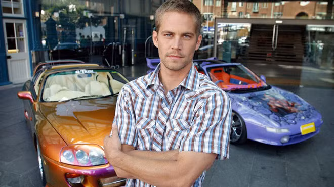 Nam tài tử Paul Walker với thú chơi siêu xe. Nam tài tử Paul Walker với thú chơi siêu xe.