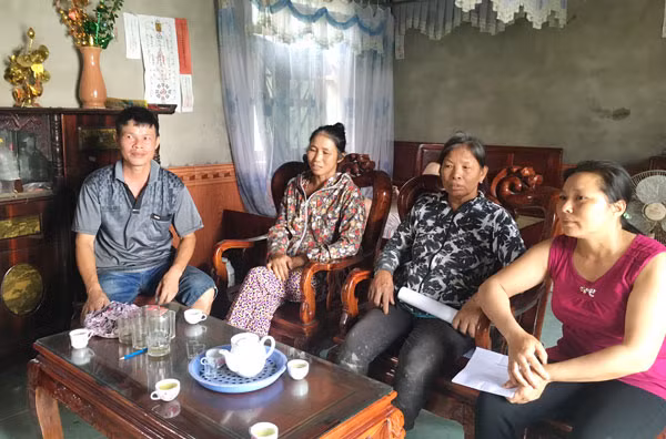 Các hộ dân xóm Lượt 1, Lượt 2 bày tỏ nỗi lo với phóng viên Báo CAND.