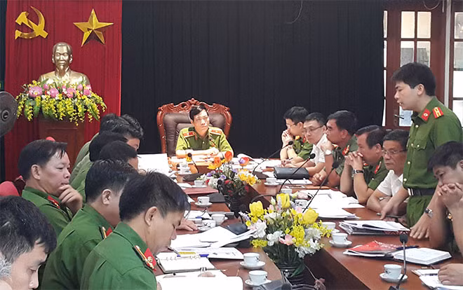 Thiếu tướng, TS. Đoàn Việt Mạnh – Cục trưởng Cục Cảnh sát PCCC và CNCH chủ trì cuộc họp báo cáo công tác tổ chức và phân công nhiệm vụ tại triển lãm. Thiếu tướng, TS. Đoàn Việt Mạnh – Cục trưởng Cục Cảnh sát PCCC và CNCH chủ trì cuộc họp báo cáo công tác tổ chức và phân công nhiệm vụ tại triển lãm.