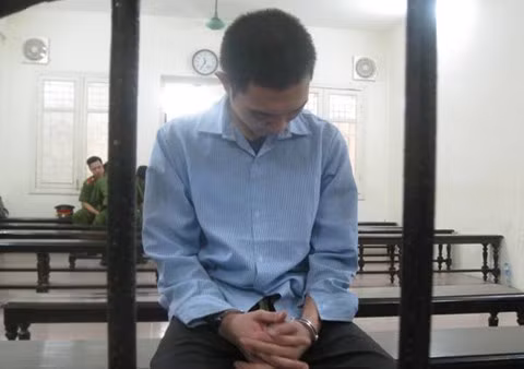 Bị cáo Tùng. Bị cáo Tùng.