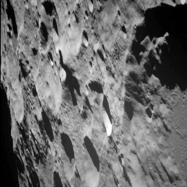 Hình ảnh bề mặt mặt trăng được ghi lại trong sứ mệnh của Apollo 11.