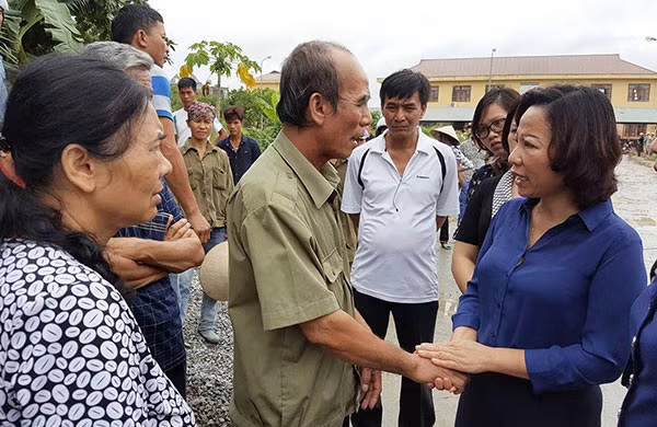 Lãnh đạo tỉnh Quảng Ninh thăm hỏi gia đình nạn nhân.