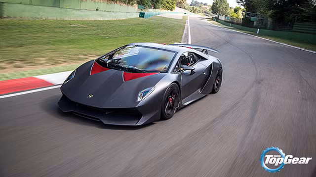 11. Sesto Elemento: Chiếc xe “quái vật” dựa trên chiếc Gallardo này lần đầu xuất hiện tại Paris Motor Show 2010. Xe có thể tăng tốc từ 0 đến 100km/h trong 2,5 giây. 11. Sesto Elemento: Chiếc xe “quái vật” dựa trên chiếc Gallardo này lần đầu xuất hiện tại Paris Motor Show 2010. Xe có thể tăng tốc từ 0 đến 100km/h trong 2,5 giây.