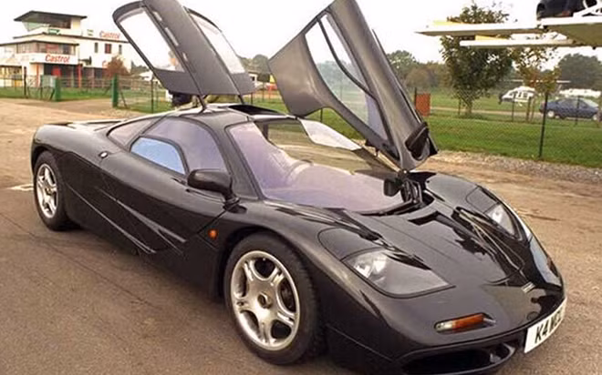 Chiếc McLaren F1s vô địch giải đua F1 năm 1995 trong bộ sưu tập của nhà vua.