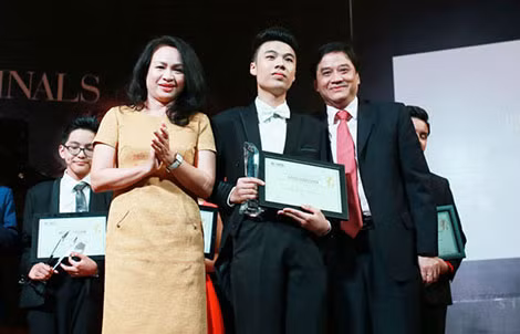 Nguyễn Thế Vinh đoạt giải nhất cuộc thi piano quốc tế.