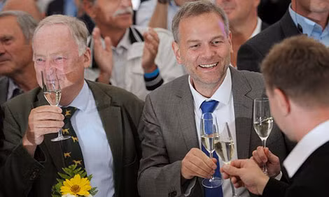 Những thành viên đảng AfD ăn mừng chiến thắng tại bang Mecklenburg-Vorpommem.