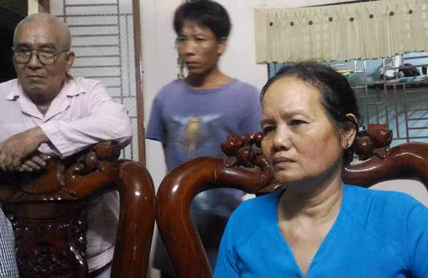 Bà Nguyễn Thị Hoàng, vợ nạn nhân kể lại vụ việc.