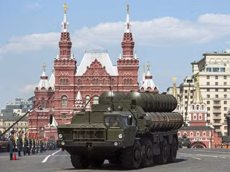 Hệ thống phòng thủ tên lửa S-400 được Nga triển khai tới Crimea nhằm răn đe các âm mưu tấn công khủng bố.