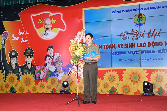 Trung tướng Nguyễn Xuân Mười, Phó Tổng cục trưởng Tổng cục Chính trị CAND phát biểu chỉ đạo tại Hội thi.