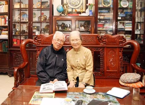 Ông Khuất Duy Tiến và vợ tại nhà riêng (tháng 3/2015).