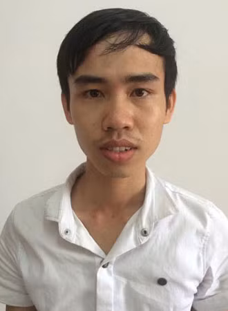 Đối tượng Huỳnh Tấn Khoa (ở Nam Phước, Duy Xuyên, Quảng Nam) - "đầu nậu" tiêu thụ số thẻ cào điện thoại lừa được của người dân.