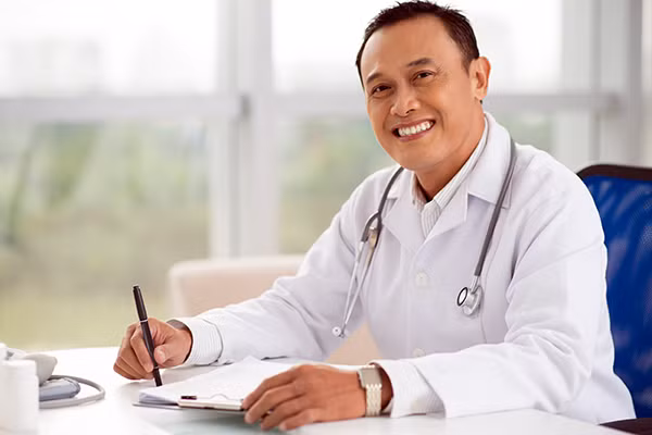 Các bác sĩ sẵn sàng khám chữa bệnh cho bệnh nhân qua Videocall.
