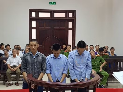 Bị cáo Phúc và đồng phạm tại phiên toà sơ thẩm.