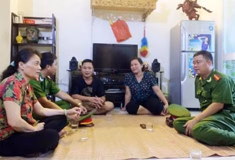 Thiếu tá Nguyễn Duy Phong: Gần dân để hiểu dân hơn.