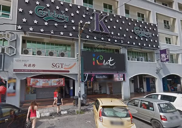 Karaoke Fun K - Nơi diễn ra cuộc đột kích của cảnh sát Viện Minh Thiên. Karaoke Fun K - Nơi diễn ra cuộc đột kích của cảnh sát Viện Minh Thiên.