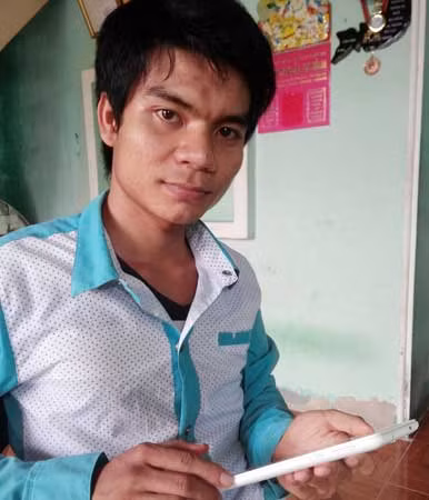 Em Phan Văn Đông. Em Phan Văn Đông.