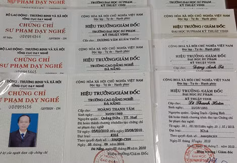 Chứng chỉ giả bị thu giữ.