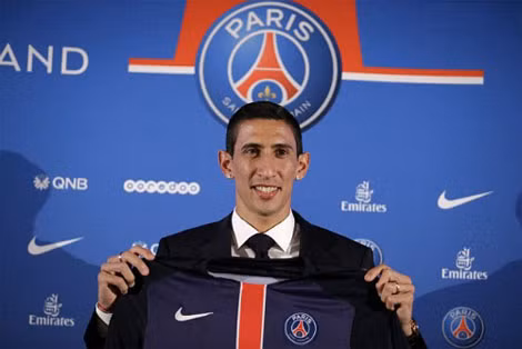 Di Maria trong buổi ra mắt đội bóng mới. Ảnh: AFP.