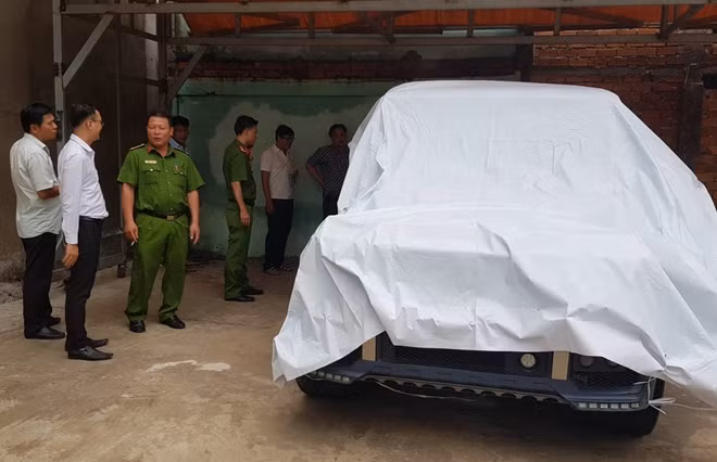 Chiếc Mercede G55 AMG, được cơ quan chức năng tìm thấy tại bãi xe của một nhà hàng trên đại bàn quận Ninh Kiều.
