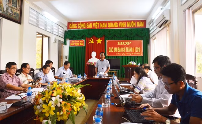 Toàn cảnh buổi giao ban báo chí tháng 8-2018 của Ban Tuyên giáo Tỉnh ủy Cà Mau vào chiều 13-9.