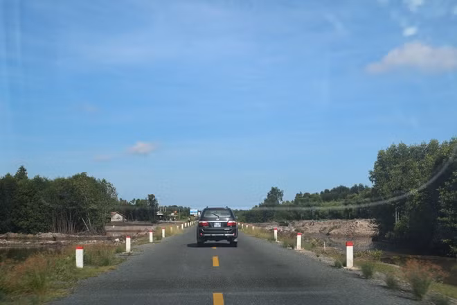 Và đường bộ đi Mũi Cà Mau.