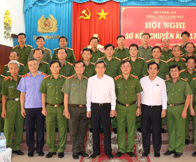 Lãnh đạo Tỉnh ủy, UBND tỉnh Bạc Liêu, cùng các đại biểu tham dự Hội nghị.