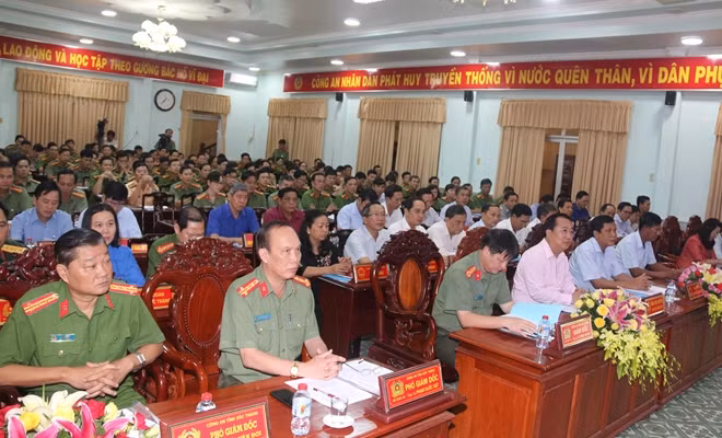 Các đại biểu tham dự Hội nghị.