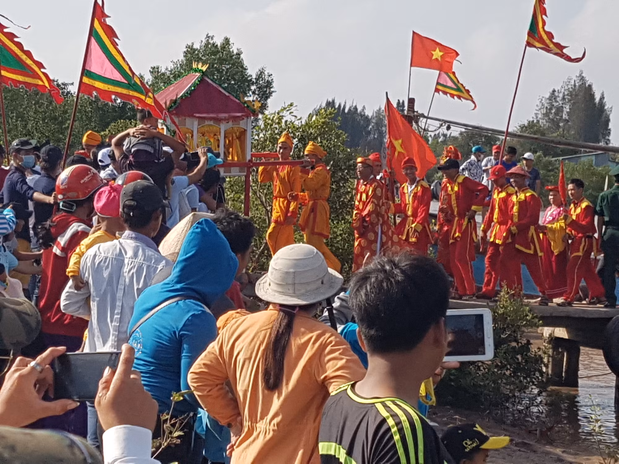 Hàng ngàn người dự lễ hội nghinh Ông ở Bạc Liêu