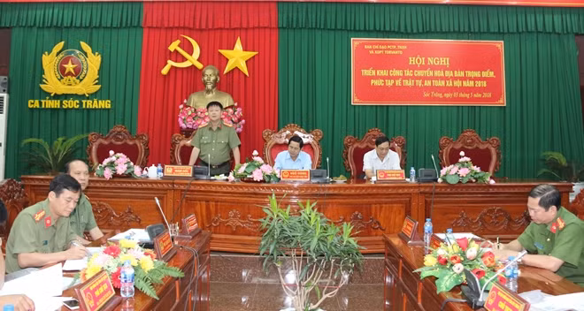 Đại tá Lê Minh Quang, Giám đốc Công an tỉnh Sóc Trăng, phát biểu tại Hội nghị.