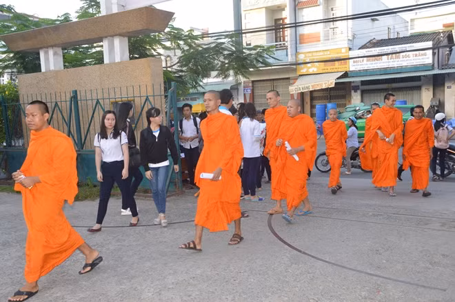 Các nhà sư ở Sóc Trăng, tham gia kỳ thi THPT quốc gia 2018