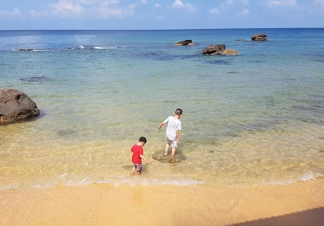 Một bãi biển ở huyện đảo Phú Quốc (Kiên Giang).