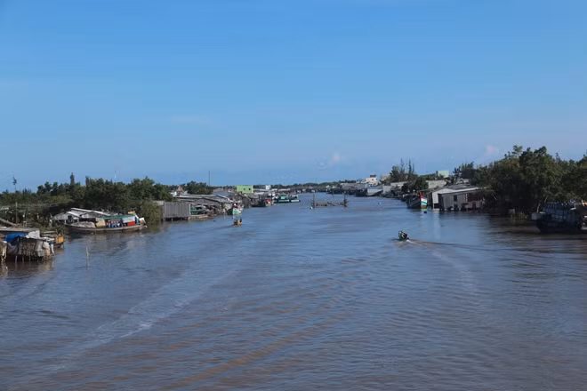 Đường thủy đi Mũi Cà Mau.