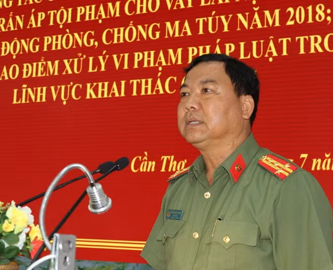 Đại tá Trần Ngọc Hạnh, Giám đốc Công an TP Cần Thơ, phát biểu tại buổi tổng kết.
