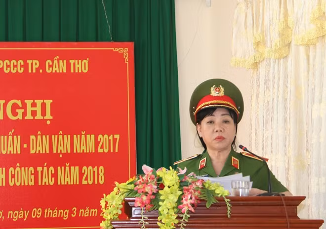 Thiếu tướng, TS Trần Thị Ngọc Đẹp, Giám đốc Cảnh sát PCCC TP Cần Thơ, phát biểu tại Hội nghị.