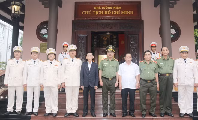 Thứ trưởng Nguyễn Văn Thành, cùng các đại biểu tham dự Hội nghị.