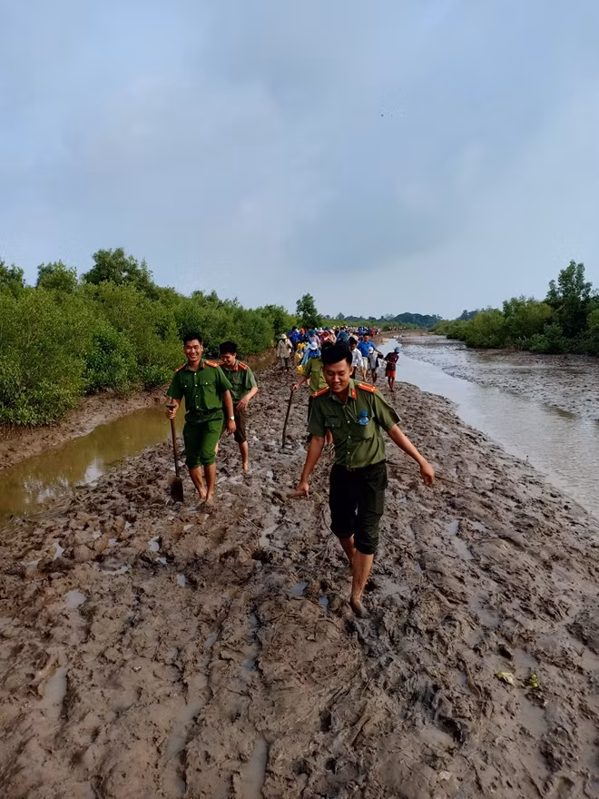Di chuyển ra khu vực bãi bồi.