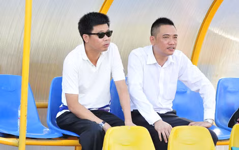 Bầu Trường (trái) cho biết mình không còn thiết tha với bóng đá. Ảnh: H.M.