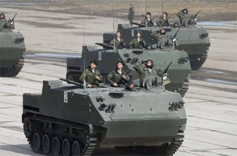 Xe bọc thép Rakushka lần đầu tiên sẽ được giới thiệu vào ngày 9/5 tại Quảng trường Đỏ. Xe bọc thép Rakushka lần đầu tiên sẽ được giới thiệu vào ngày 9/5 tại Quảng trường Đỏ.