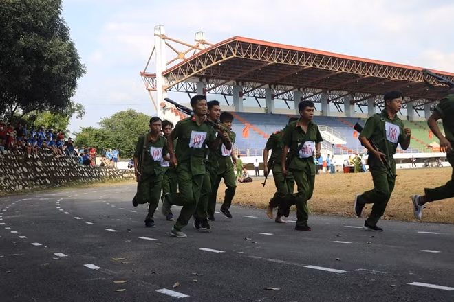 Quyết liệt chạy vũ trang - việt dã.