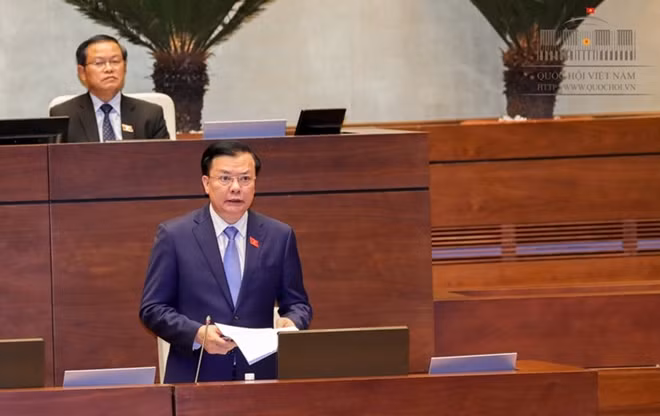 Bộ trưởng Đinh Tiến Dũng