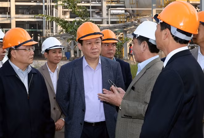 Phó Thủ tướng Vương Đình Huệ trong chuyến thị sát tại dự án đang "đắp chiếu"