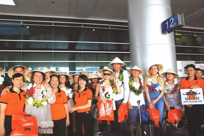 Khách du lịch do công ty Ánh Dương dẫn đoàn