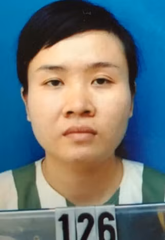 Chủ quán cà phê kiêm “má mì”.