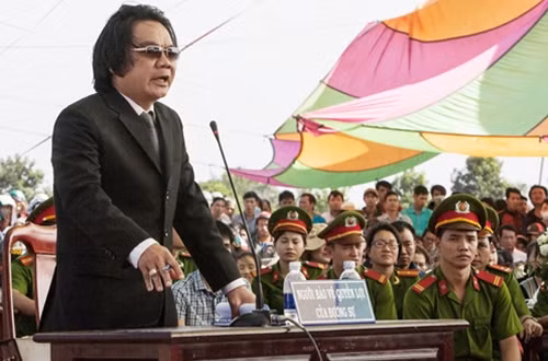 Luật sư tranh luận tại phiên tòa.