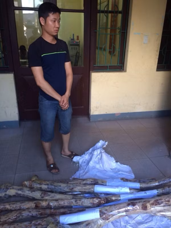 Đối Tượng Cùng Tang vật bị lực lượng CSGT đã thu giữ. Đối Tượng Cùng Tang vật bị lực lượng CSGT đã thu giữ.