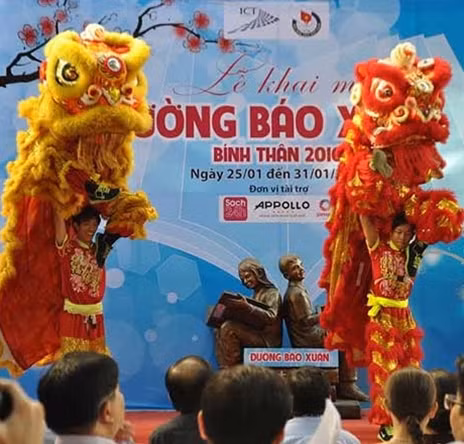 Khai mạc “Đường báo xuân 2016”.