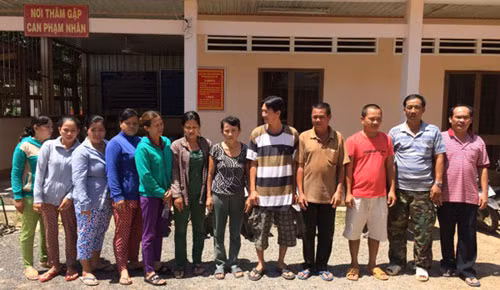 Các con bạc tại cơ quan Công an Các con bạc tại cơ quan Công an